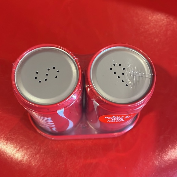 NIP Coca Cola salt and pepper shakers - Picture 3 of 3